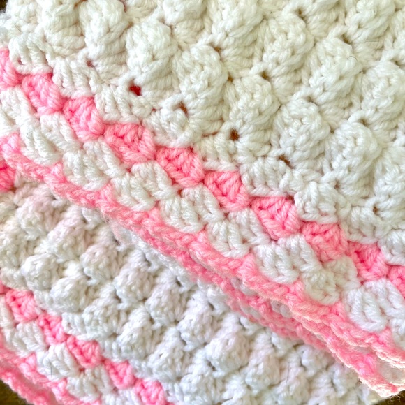 Vintage hand made hand knitted baby blanket pink and white - Picture 3 of 5
